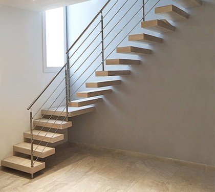 Маршевая лестница с консольными ступенями Wall