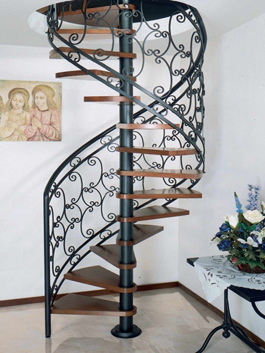 Винтовая лестница с кованым ограждением Emme 89 - Scale Decor